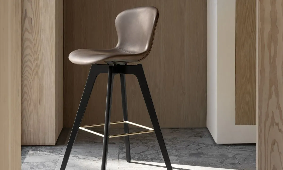 Барный стул Adelaide -  Velvet 3033 Tкань песочного цвета -  Под заказ в интерьере