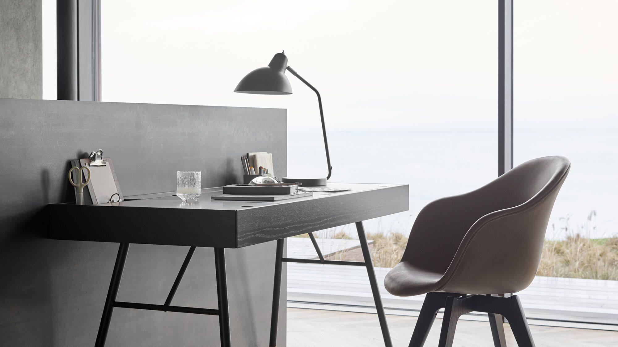 Настенная лампа Demand -  Под заказ в интерьере