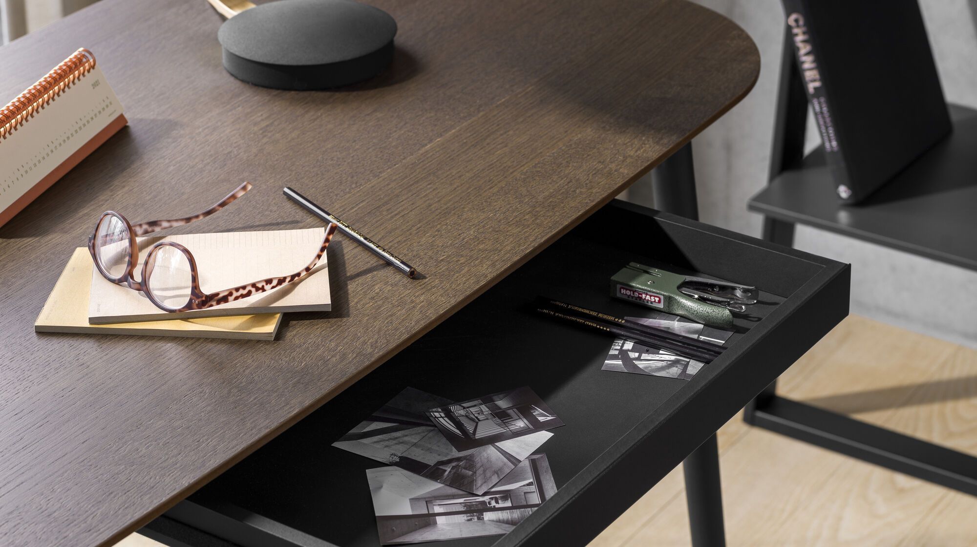 Рабочий стол Kingston -  Под заказ в интерьере