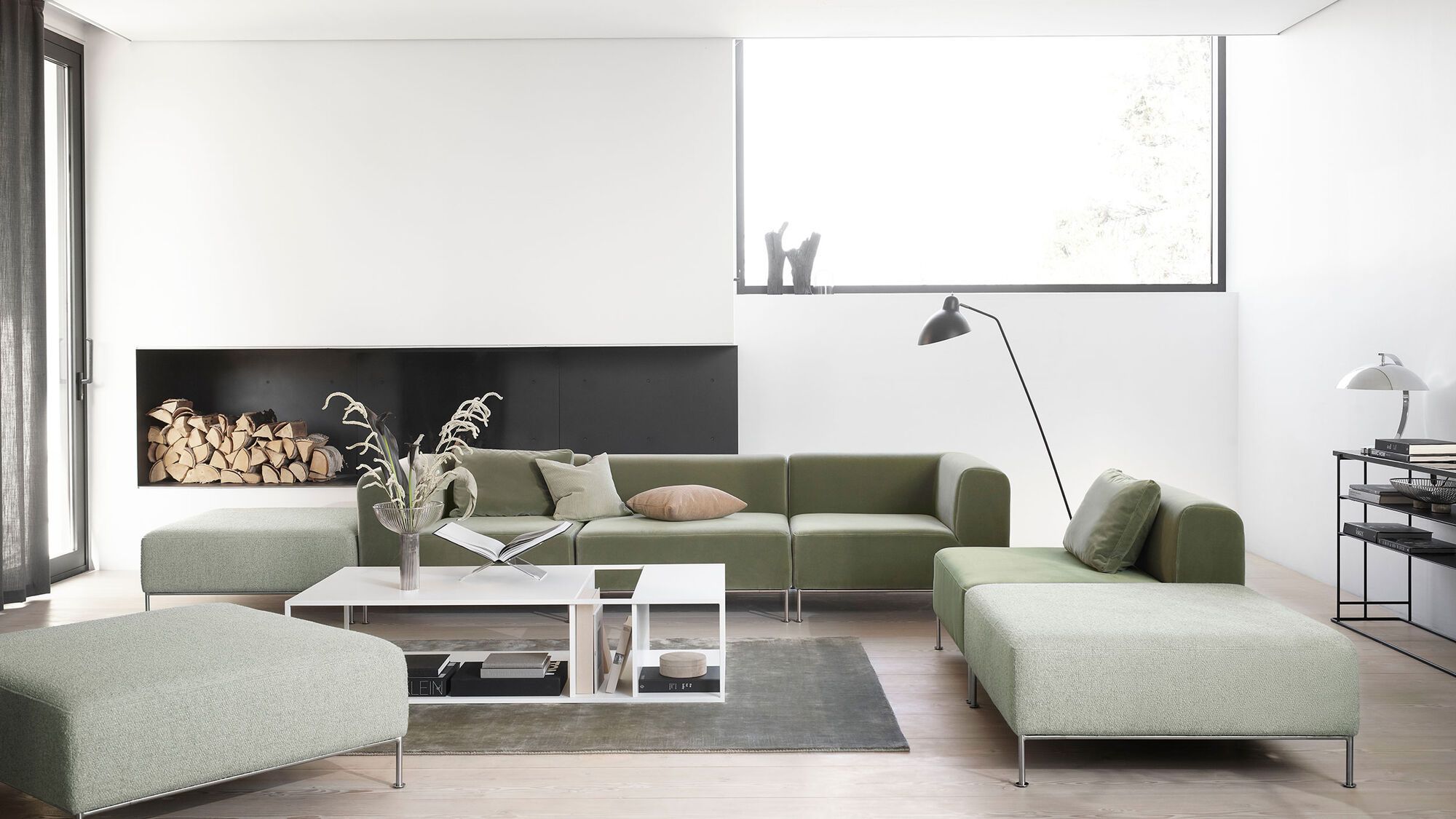 Настенная лампа Demand -  Под заказ в интерьере