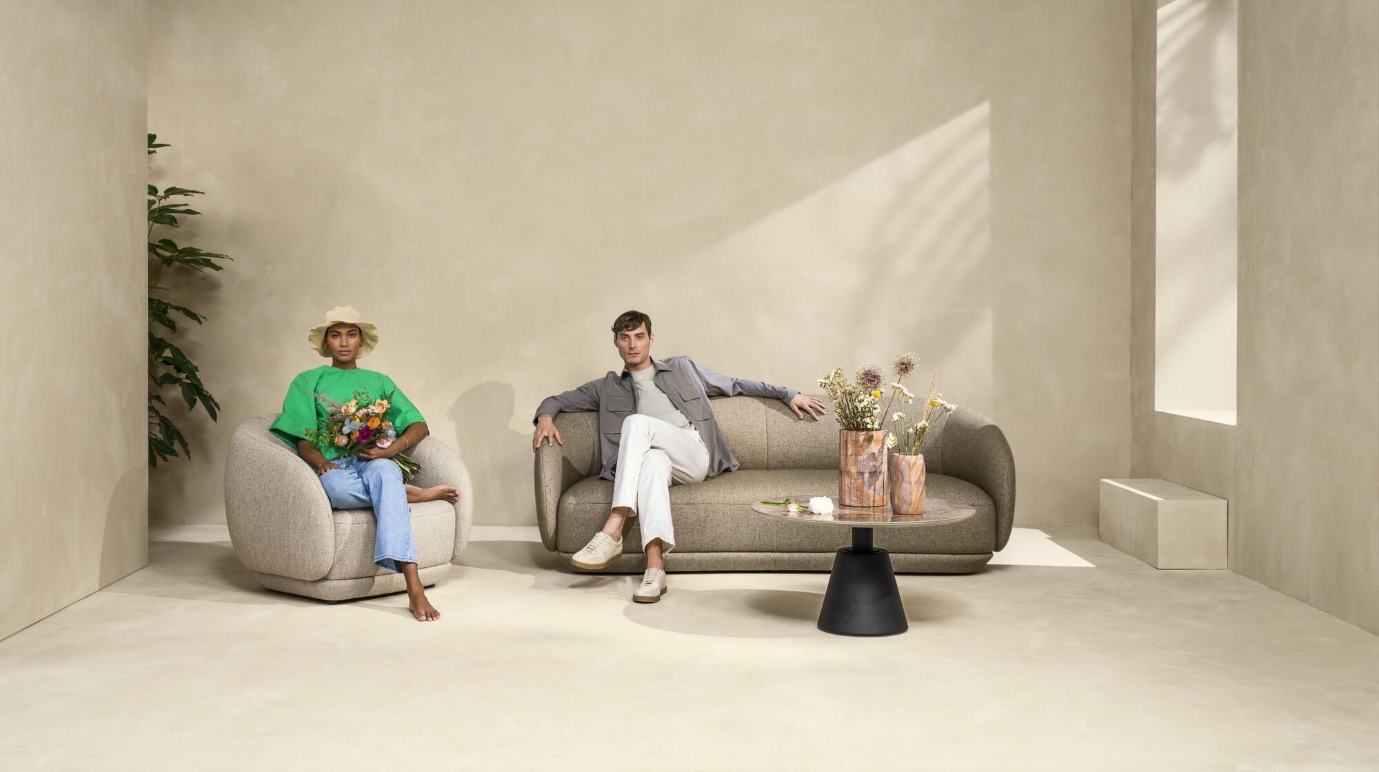 Кресло Bolzano с поворотным основанием - Tuscany зеленого цвета 3204 -  Под заказ в интерьере