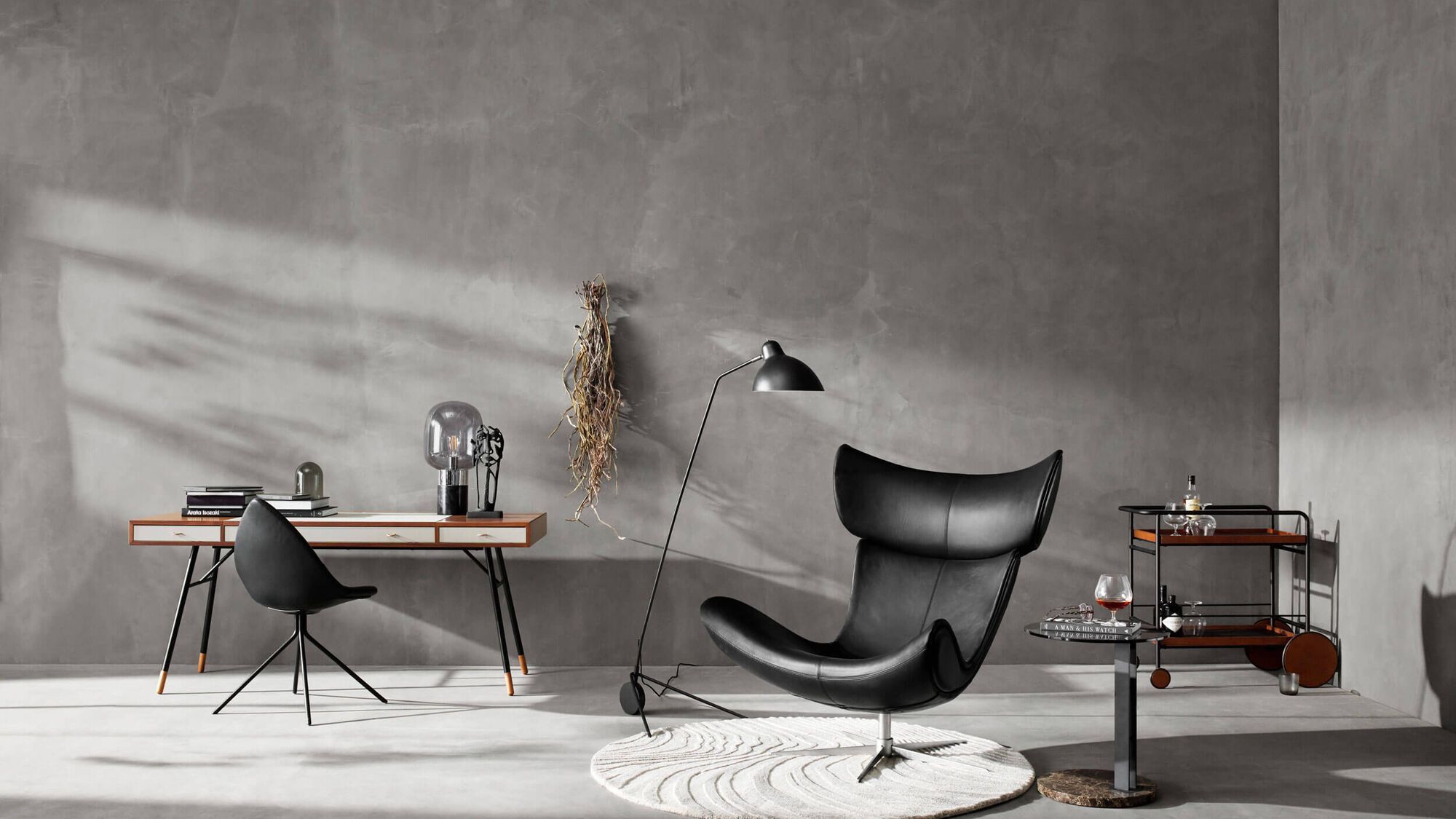 Кресло Imola с функцией вращения - Nordic Vintage кожа 5145 бордового цвета -  Под заказ в интерьере