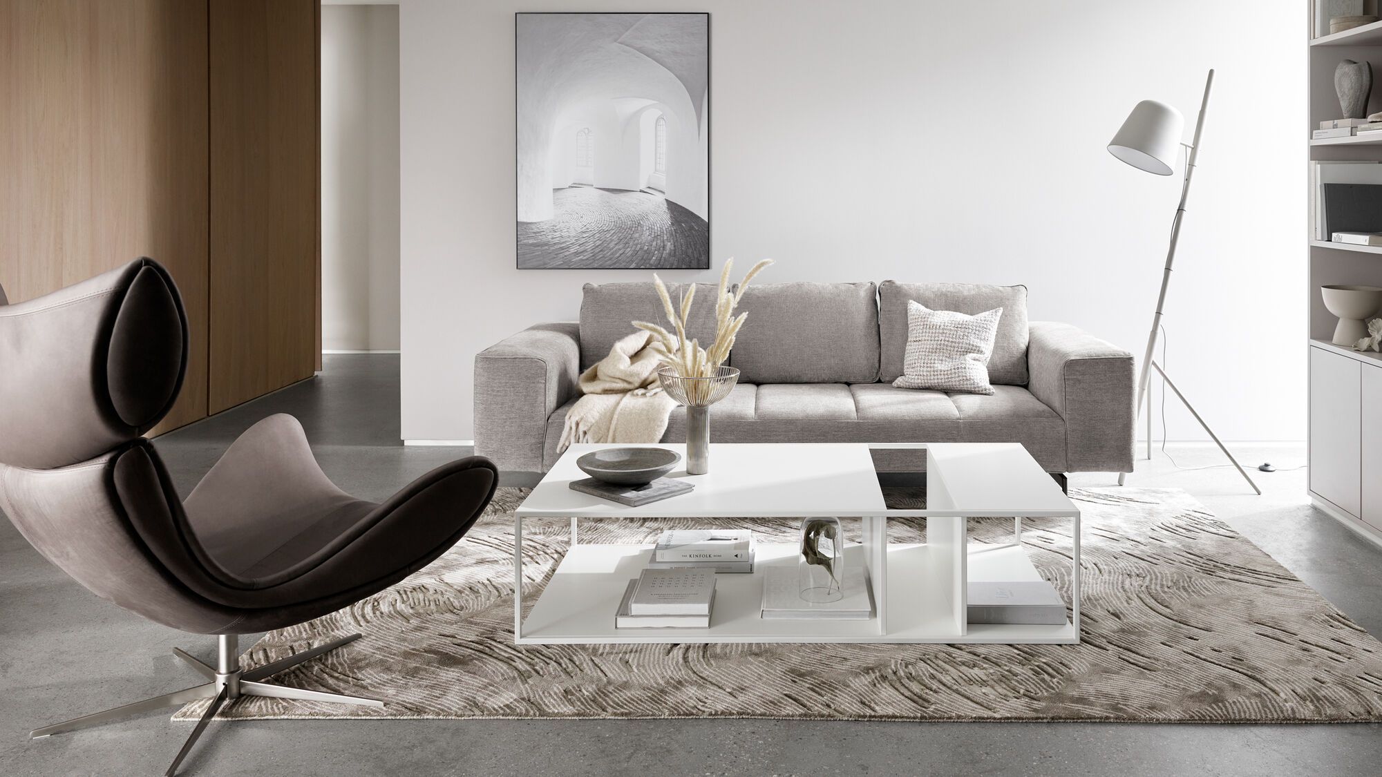 Кресло Imola с функцией вращения - Nordic Vintage кожа 5145 бордового цвета -  Под заказ в интерьере