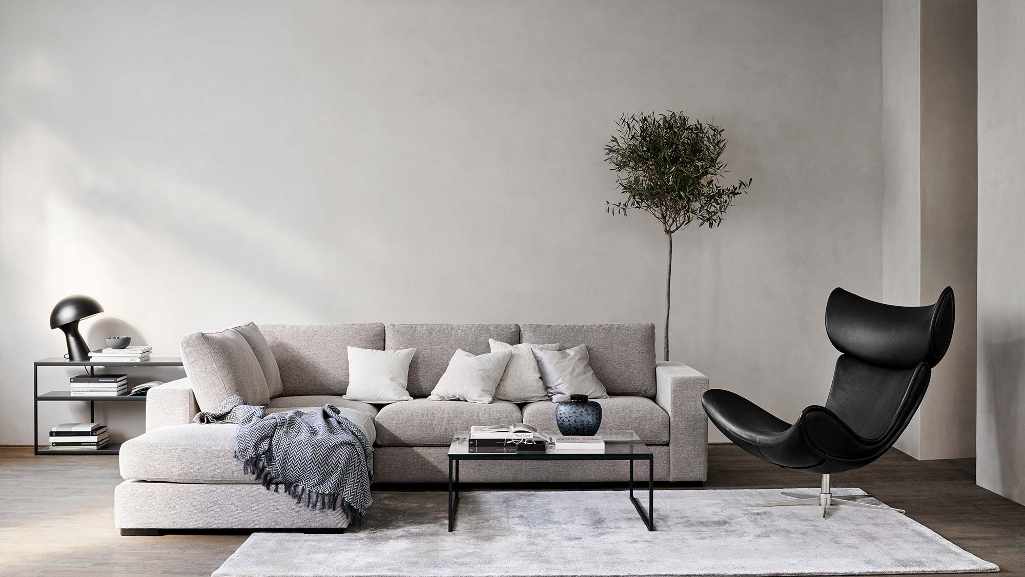 Кресло Imola с функцией вращения - Nordic Vintage кожа 5145 бордового цвета -  Под заказ в интерьере