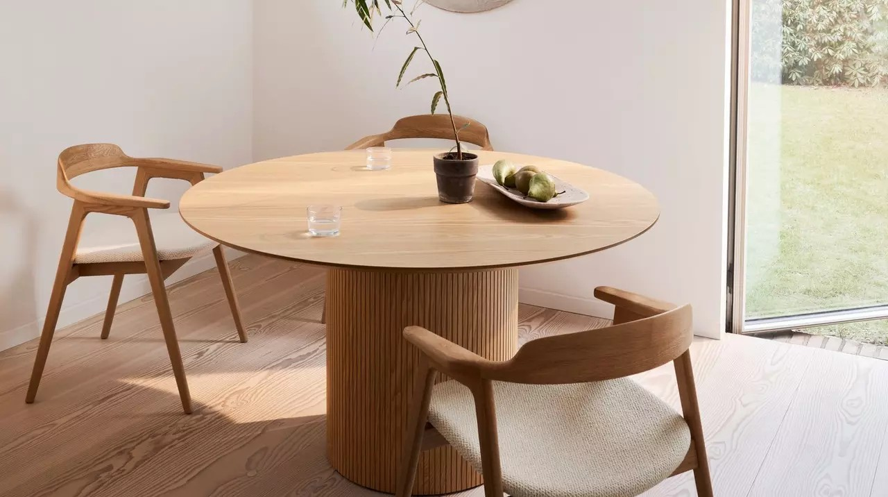 Обеденный стул Seoul -  Ravello 3220 Ткань песочного цвета  -  Под заказ в интерьере