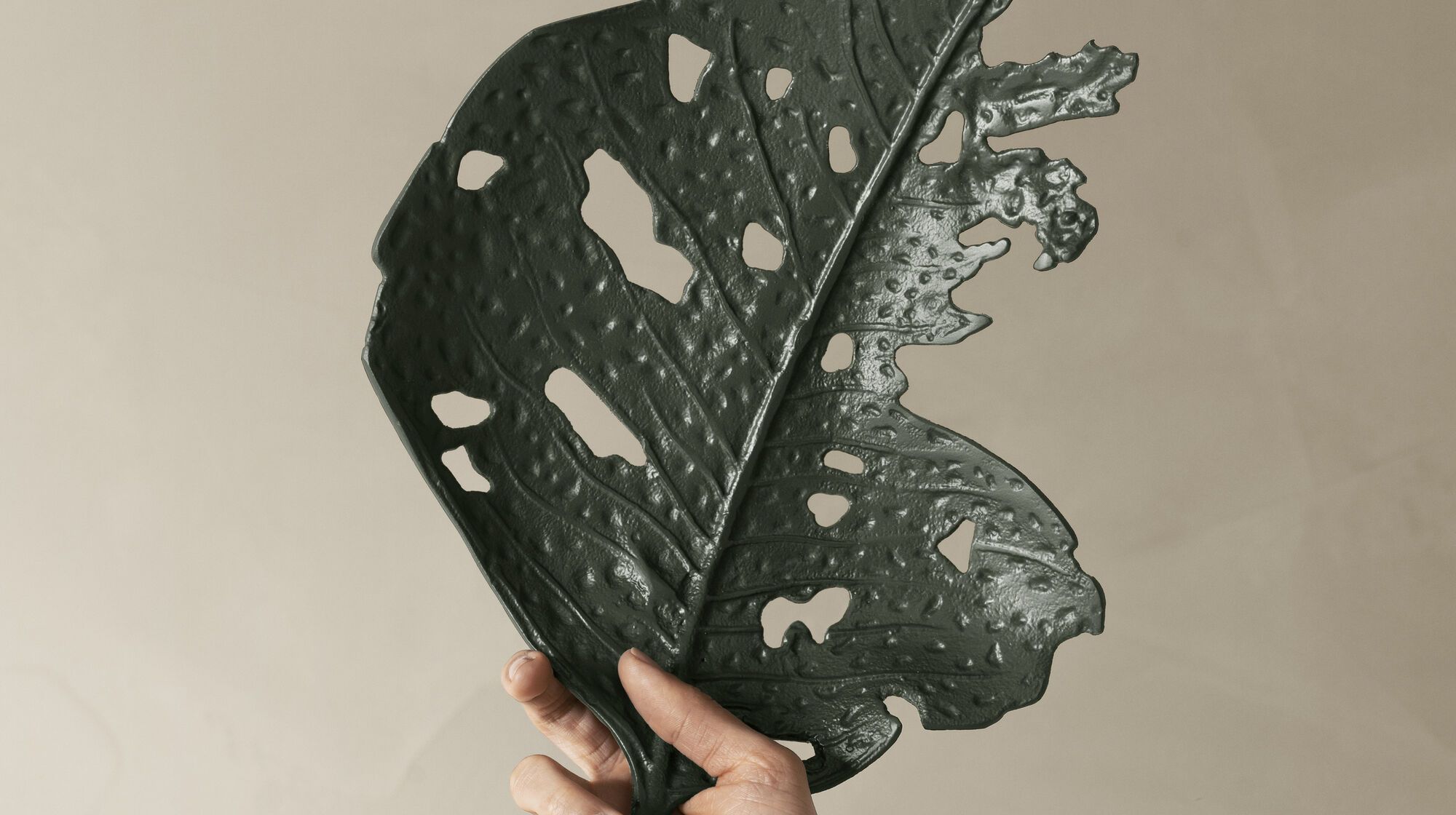 Скульптура Dye leaf -  Под заказ в интерьере