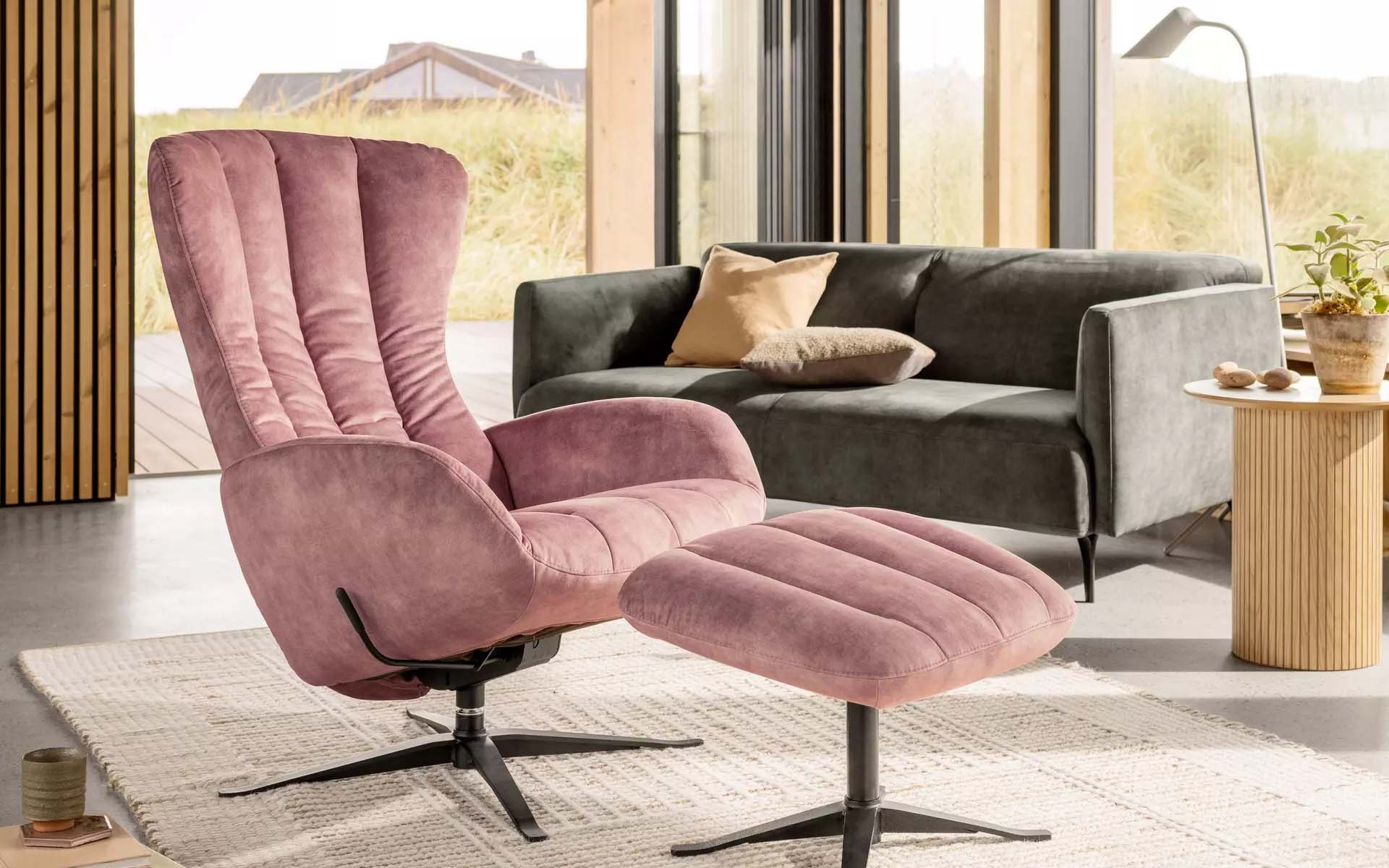 Кресло Tilburg с функцией вращения -  Ravello 3220 Ткань песочного цвета  -  Под заказ в интерьере